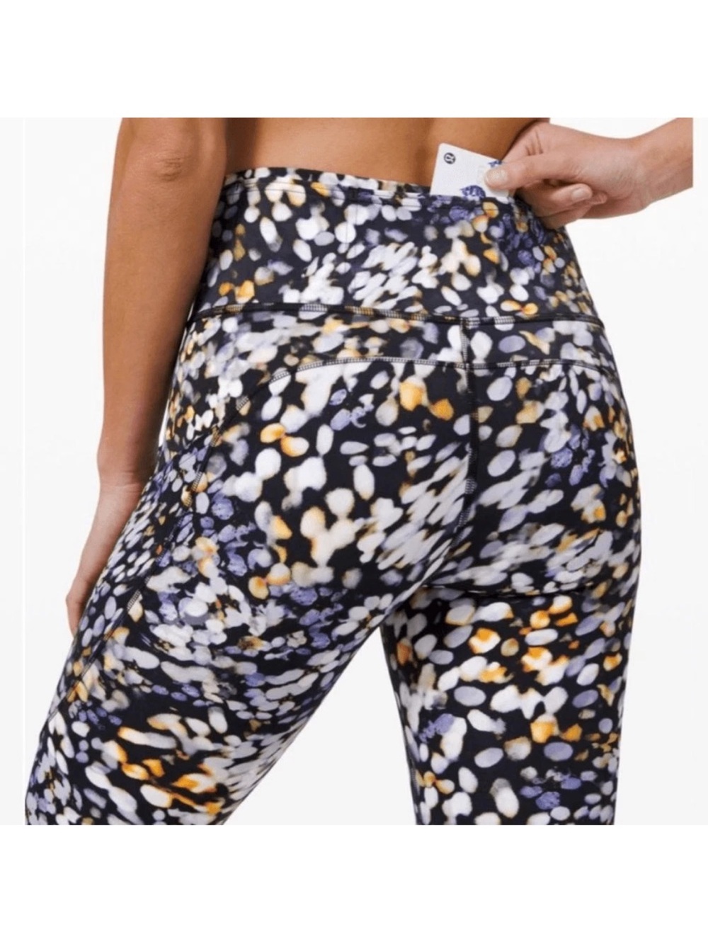 NWOT Lululemon Fast and Free Tights. Size 4.  19” inseam featuring an abstract y